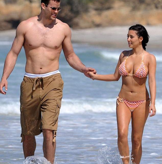 Kim Kardashian muestra sus incomparables curvas en playas de México… (+Fotos)