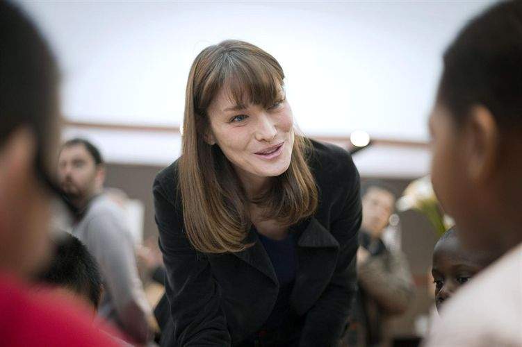 Carla Bruni espera gemelos de Nicolas Sarkozy