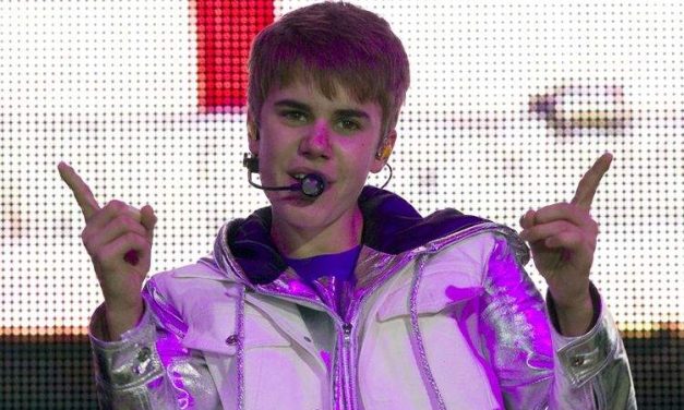 Detienen al adolescente que tiró huevos a Justin Bieber