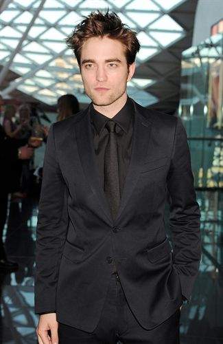 Robert Pattinson cumple 25 años, ¿qué le regalará Kristen Stewart?