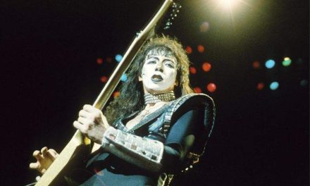 Detienen al ex guitarrista de Kiss por violencia doméstica