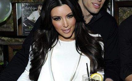 Kim Kardashian comprometida con su novio Kris Humphries