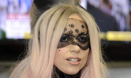 ¿Moda o provocación? Lady Gaga y sus »tacones-pene»