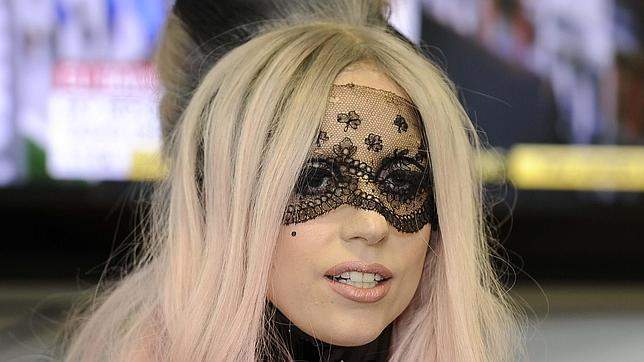 ¿Moda o provocación? Lady Gaga y sus »tacones-pene»