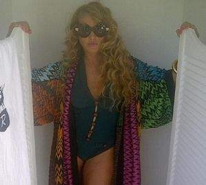 PAULINA RUBIO MUESTRA SU BUEN CUERPO EN TWITTER