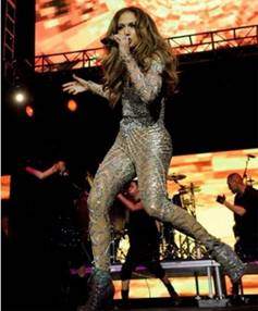 JENNIFER LOPEZ LUCIÓ UN TRAJE DE MUJER ARAÑA EN SHOW