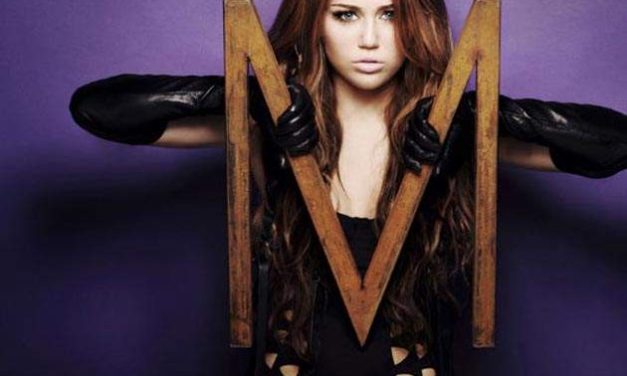Miley Cyrus en sensual sesion de fotos para Brian Bowen