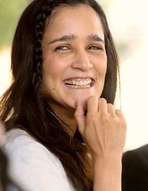 Julieta Venegas detenida en Chile por un plátano