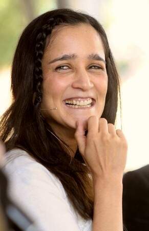 Julieta Venegas detenida en Chile por un plátano