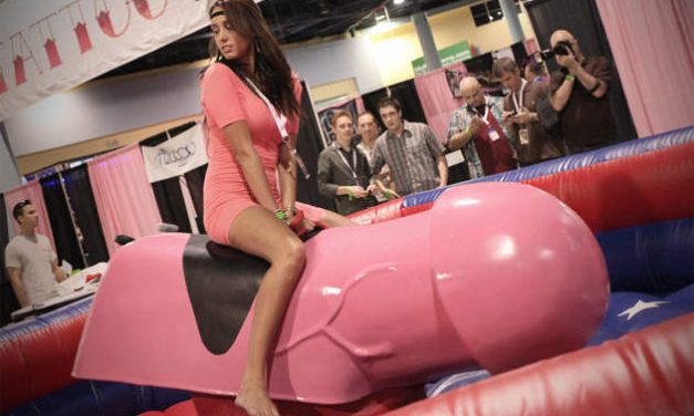 Miami Beach acoge a Exxxotica, el mayor salón erótico de Estados Unidos (+Fotos y Video)