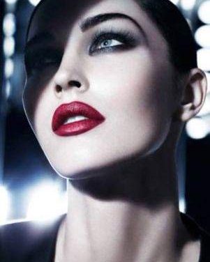 Megan Fox reaparece más sofisticada que nunca para Armani