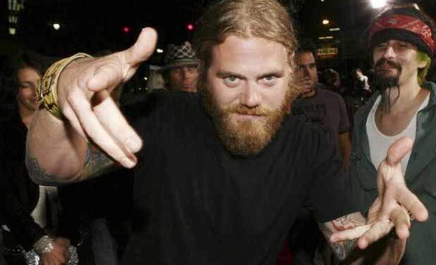 Kings of Leon rinde tributo a fallecido miembro de Jackass