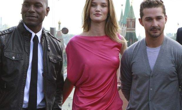 Rosie Huntington-Whiteley seduce a Rusia con ‘Transformers’ (+Fotos)