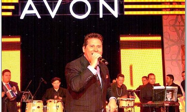 Avon reconoce a sus mejores Representantes de Ventas al ritmo de Roberto Antonio (+Fotos)