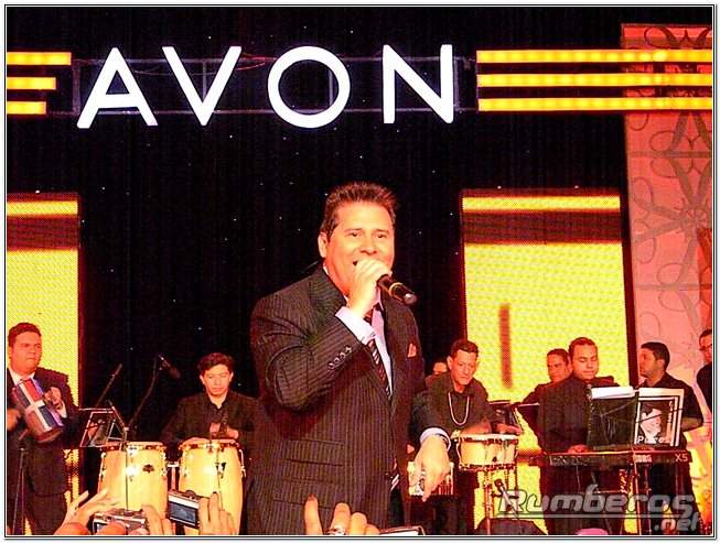 Avon reconoce a sus mejores Representantes de Ventas al ritmo de Roberto Antonio (+Fotos)