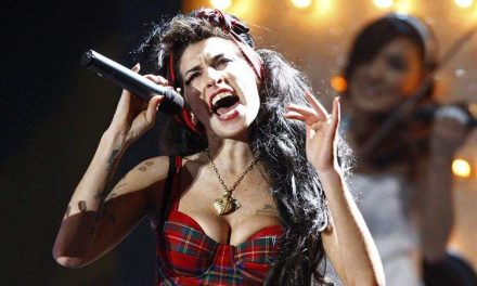 Amy Winehouse vuelve a los escenarios… sobria y en plena forma