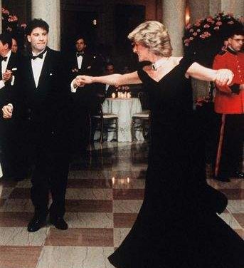 Subastado el vestido con el que Lady Di bailó con John Travolta: Por 565.00 euros