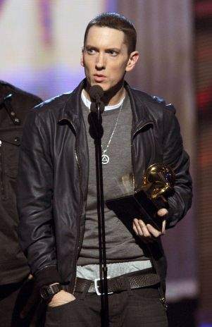 Eminem cuestiona sexualidad de Lady Gaga en su nuevo single: »A Kiss» (+Audio)