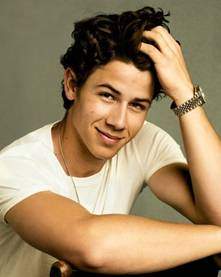 NICK JONAS SE LANZA COMO PRODUCTOR
