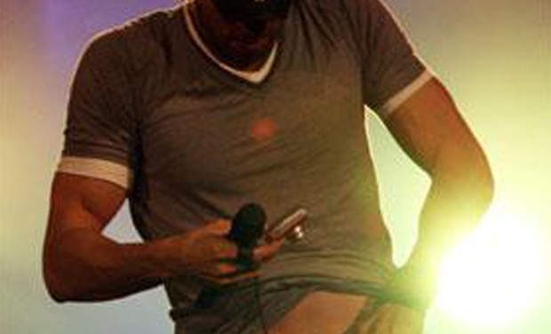 Enrique Iglesias se fotografía sus partes íntimas concierto (+Video)