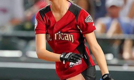 Kate Upton muy Hot en el Juego de Estrellas para celebridades de Softbol (+Fotos)