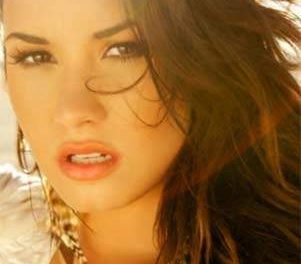 Demi Lovato da a conocer la portada de su nuevo sencillo »Skyscraper»