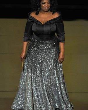 Academia niega buscar a Oprah Winfrey para conducir los Oscar