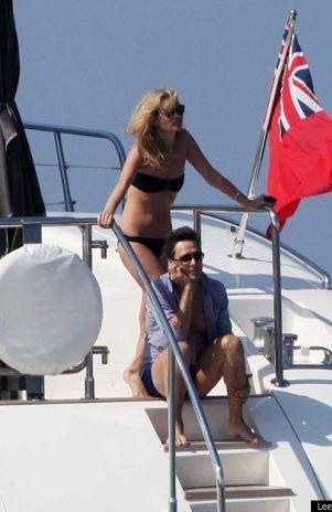 Paparazzis captan a Kate Moss en plena luna de miel