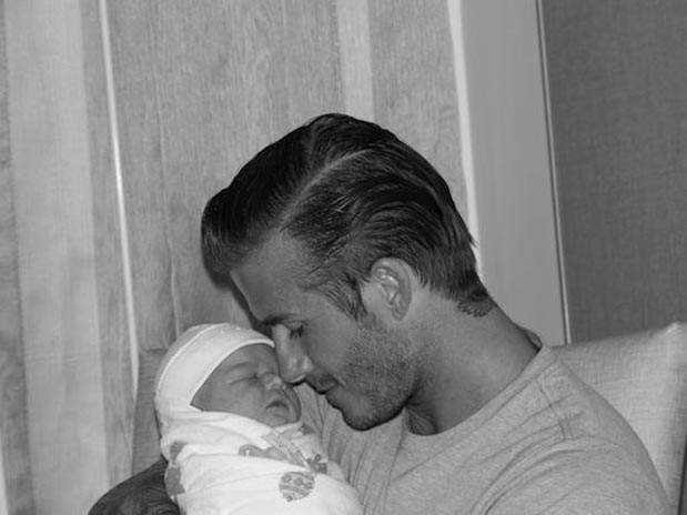 Victoria Beckham sube a Twitter la primera foto de su hija