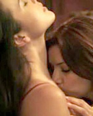 Eva Longoria y Kate del Castillo se besan en la cinta ‘Without Men’