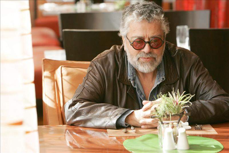 Los restos mortales de Facundo Cabral llegan Argentina y serán velados en un teatro