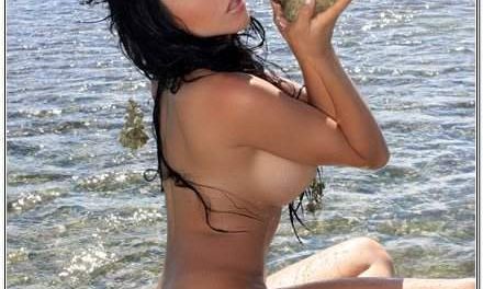 La sexy e Infartante Brenda Marilin Perez nos deleita con un desnudo en la playa (+Fotos y Video)