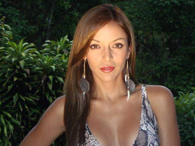 CRISTINA ABUHAZI SE CRECE A NIVEL INTERNACIONAL