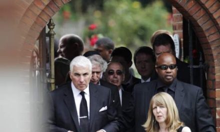 Familia de Winehouse la despide en funeral Londres