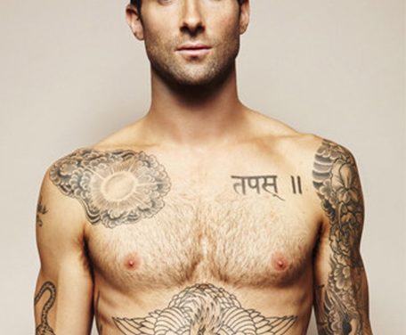 El vocalista de Maroon 5 Adam Levine desmiente su homosexualidad