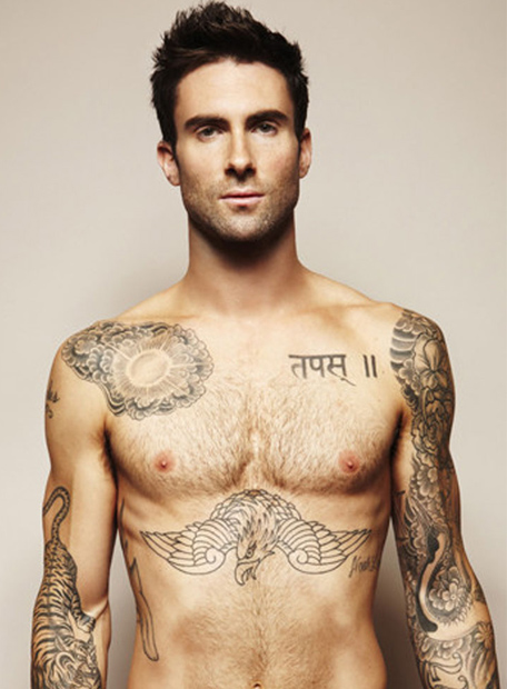 El vocalista de Maroon 5 Adam Levine desmiente su homosexualidad