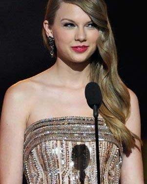 Taylor Swift presenta el video de ‘Sparks Fly’