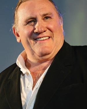 Gérard Depardieu orina ebrio en pasillo de avión de Air France
