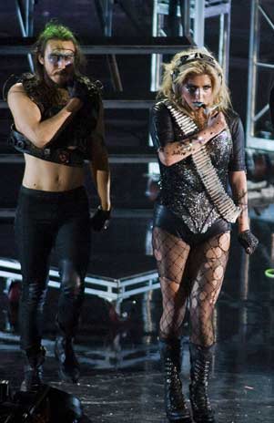 Ke$ha arma una fiesta en el Auditorio Nacional de México