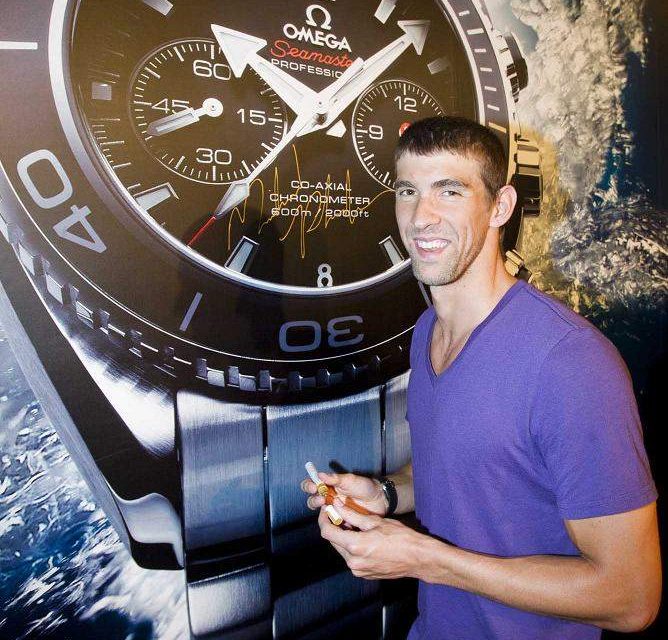 Michael Phelps, en Shanghai para los Campeonatos Mundiales, visita OMEGA