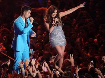 DULCE MARÍA Y JOE JONAS IMPRESIONANTE INTERPRETACIÓN DE »SEE NO MORE» EN MTV WORLDSTAGE MEXICO
