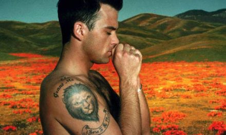 Robbie Williams se desnuda en televisión