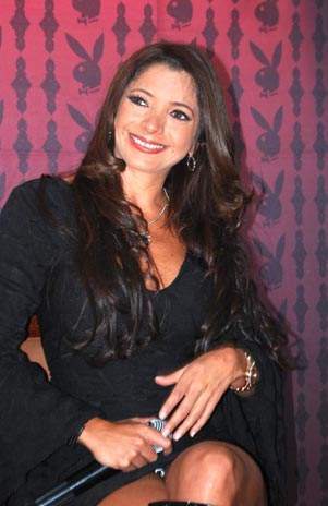 Pilar Montenegro luce sus encantos a medias en Playboy