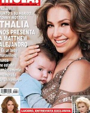 Thalía presenta a su hijo Matthew Alejandro en la revista »Hola»