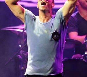 Coldplay realiza tributo a R.E.M. en concierto
