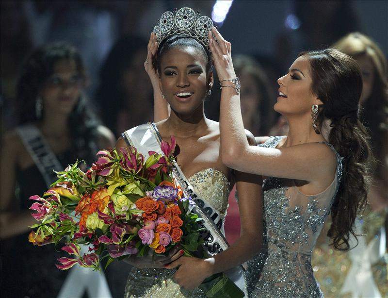 La nueva Miss Universo, Leila Lopes promete trabajar por África y dice no temer al racismo