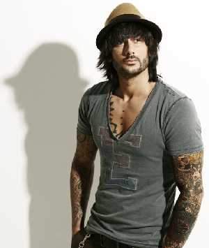 Melendi ya tiene nuevo Videoclip «Perdóname Ángel» y aqui te los mostramos