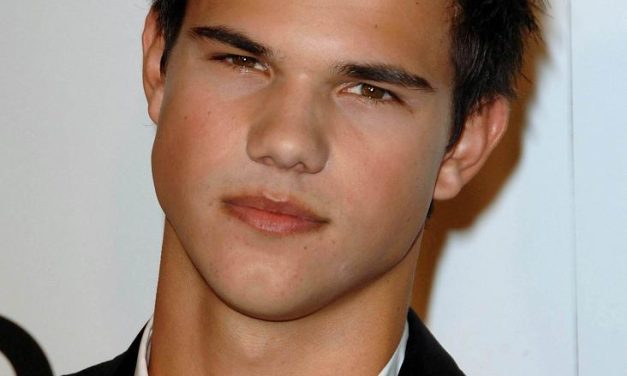 E! Latin News estrena set y recibe un invitado de lujo: Taylor Lautner