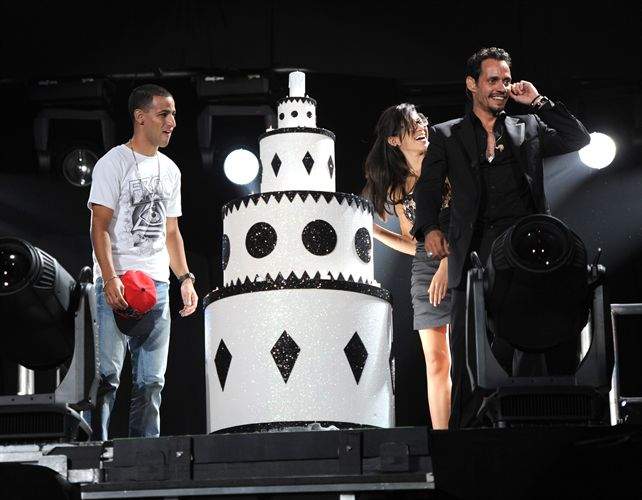 Marc Anthony celebra su cumpleaños 43 sin poder contener las lágrimas