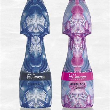 Custo Barcelona viste las botellas MiniBlack Freixenet